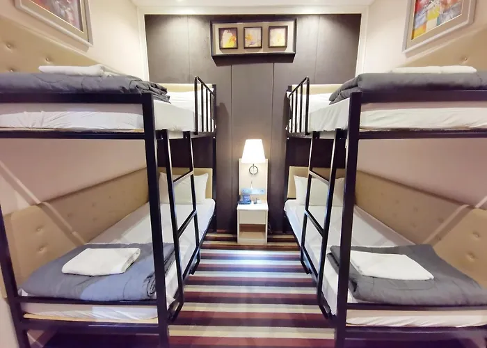 Reddoorz Premium Podstel